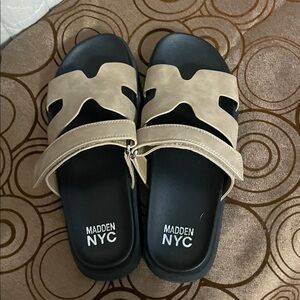 Steve Madden Tan and Black Sandals
